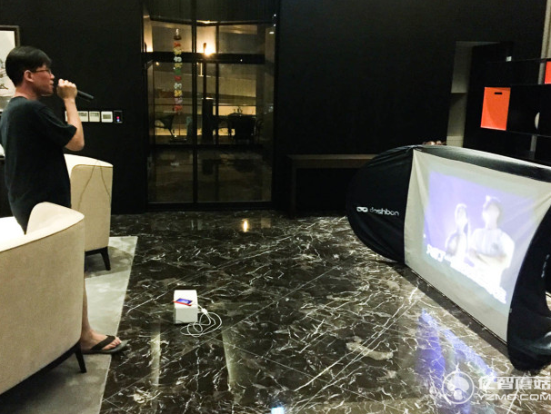 汽車影院浪漫？其實你能為她打造自己的熒幕