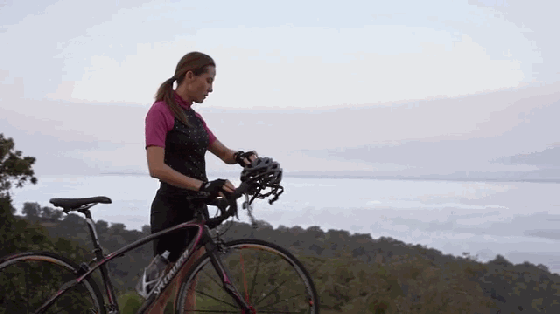 這個手環不僅能追蹤運動 還能叫你補充水分