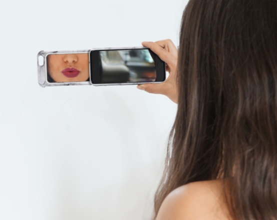 想要補妝更輕松? 看看這款輕薄的保護套