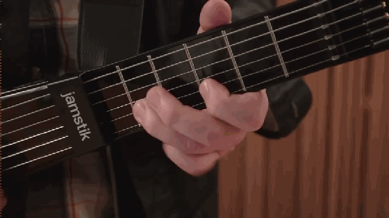 便攜超帥的數字吉他 助你瞬間撩妹成功