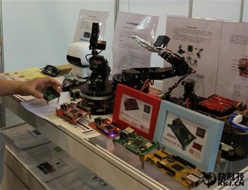 國產核心科技 龍芯機器人控制器首次亮相