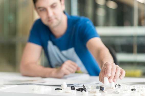 戴上這個戒指就能睡個好覺?!安眠藥表示不信