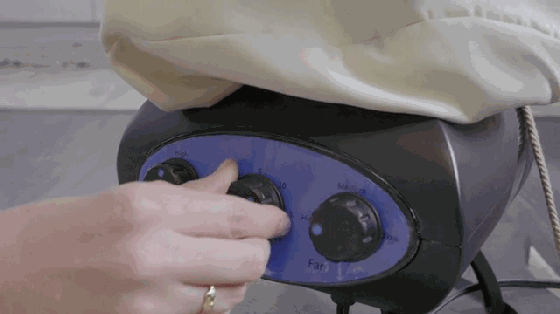 折疊的衣服皺巴巴？  試試這款產(chǎn)品再也不擔(dān)心