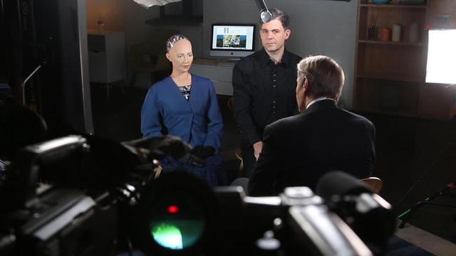 美國王牌主持人采訪了一個(gè)機(jī)器人 他倆談笑風(fēng)生