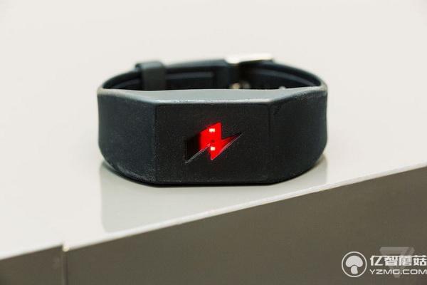 通過點電擊手環改掉壞毛病？誰試誰知道