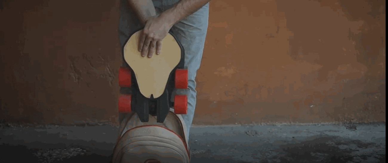 最輕的折疊電動(dòng)滑板能塞進(jìn)包里 續(xù)航15公里