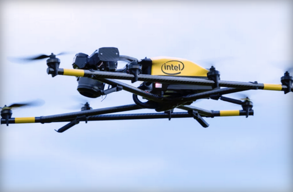 這是英特爾推出的商用無人機 能穩(wěn)放一臺單反