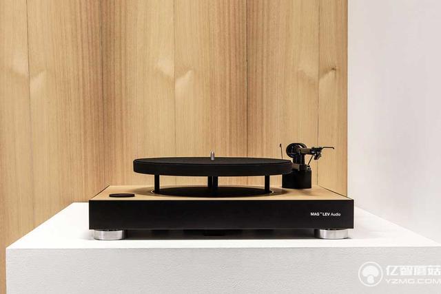 你見(jiàn)過(guò)“飛起來(lái)”演奏的黑膠唱片機(jī)么？