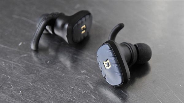 這款無線耳塞很特別 續航更長佩戴更舒適