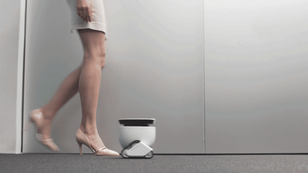 這款機器人不僅能賣萌 端茶送水逗寵物全精通