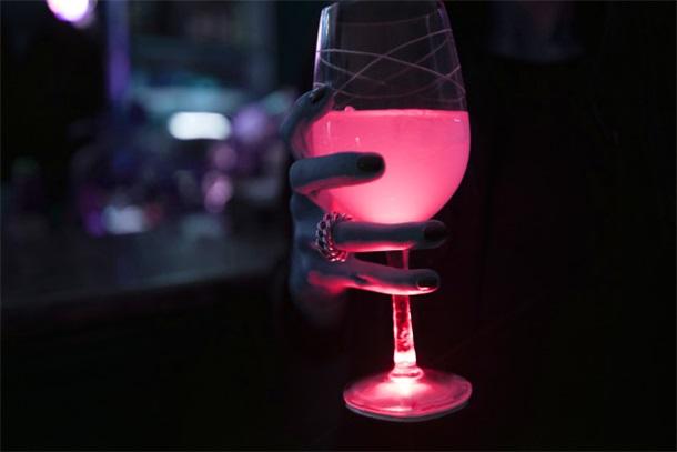 夜店泡吧必備 LED智能酒杯讓你成為眾人焦點