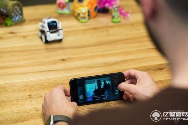 Cozmo機(jī)器人體驗(yàn) 好迷你的人工智能玩具