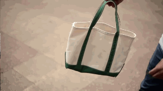 這款電動滑板非常小巧 能被裝進13英寸電腦包