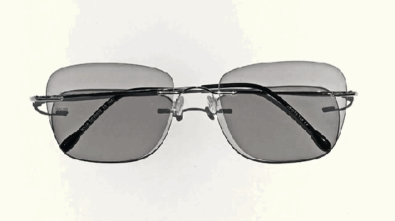 自動調節顏色和透明度的眼鏡 耍酷護眼都用得上