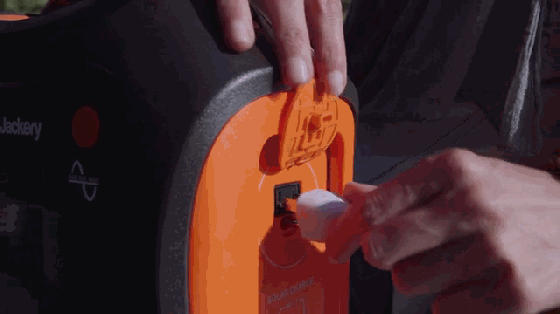 便攜太陽能發(fā)電機(jī) 讓你在戶外也能看電視