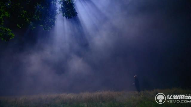 牛人給無人機配上1000w超亮LED燈 可夜間搜救