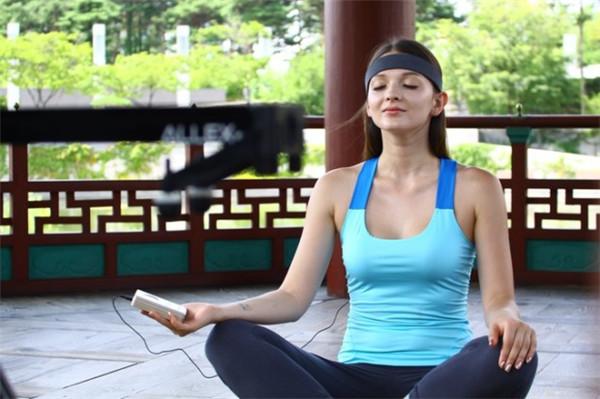 智商不夠道具來湊 戴上它你智商堪比霍金 