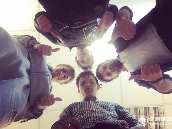 誰(shuí)說(shuō)拍照不能用腳?只要你想我就幫你實(shí)現(xiàn)愿望