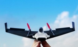 紙飛機帶上這個裝置秒變無人機 還能用VR體驗飛行