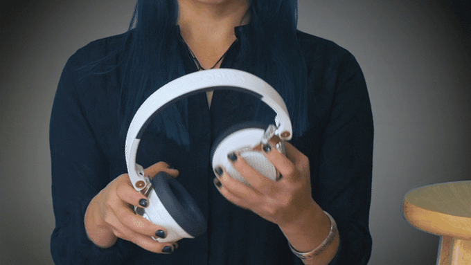 這個(gè)裝置只需要三步 就能把無(wú)線(xiàn)耳機(jī)變音箱