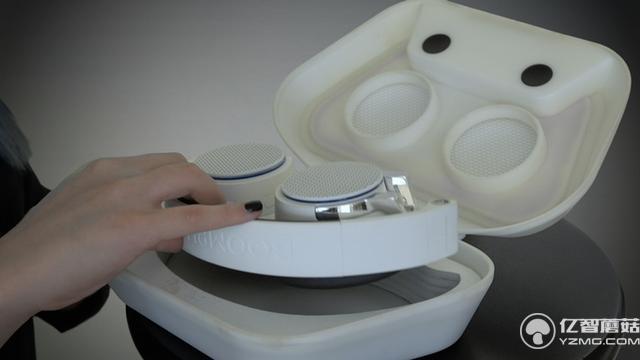 這個(gè)裝置只需要三步 就能把無(wú)線(xiàn)耳機(jī)變音箱