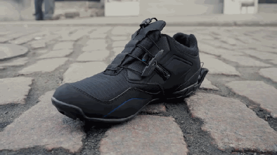 穿脫都超方便!能自動調(diào)節(jié)松緊的運動鞋來了