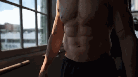 有了這塊健身板 讓你邊和朋友玩游戲邊練腹肌