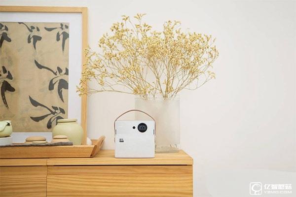 極米和<a href=/tags/1406-0.html target=_blank class=infotextkey>堅(jiān)果</a>哪個(gè)好 極米和堅(jiān)果哪個(gè)好