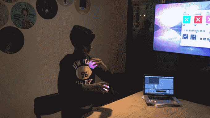 有點玄幻 聲音不僅摸得著而且還能用手控制