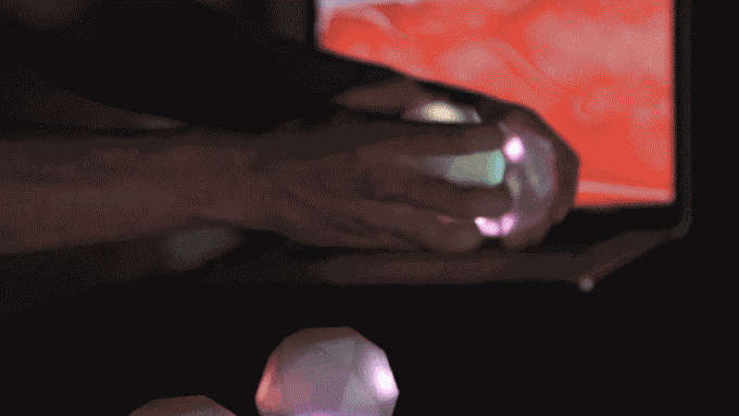 有點玄幻 聲音不僅摸得著而且還能用手控制