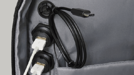 你敢背嗎？15600mAh容量的電池背包還帶仨風(fēng)扇