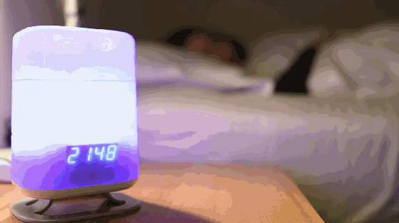 身為一個鬧鐘居然不會響 用氣味燈光叫你起床