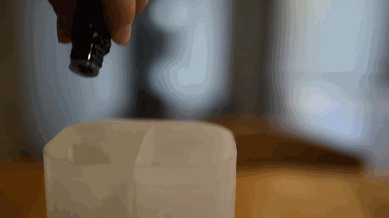 身為一個鬧鐘居然不會響 用氣味燈光叫你起床