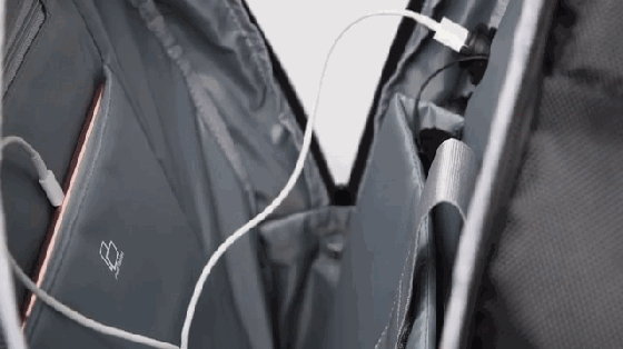 你敢背嗎？15600mAh容量的電池背包還帶仨風(fēng)扇