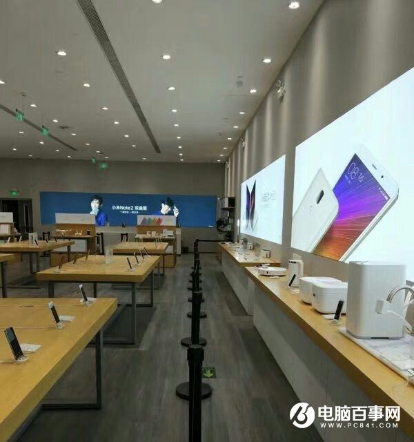 小米MIX雙11線下現貨開賣 米粉通宵提前排隊