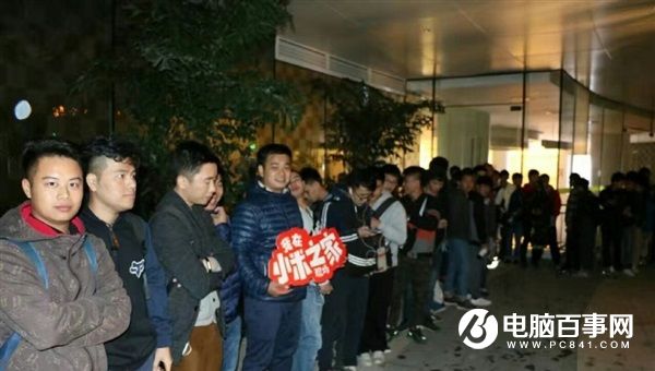 小米MIX雙11線下現貨開賣 米粉通宵提前排隊