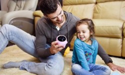 ROBOR兒童智能機(jī)器能陪孩子學(xué)習(xí)一起玩：讓孩子告別孤單