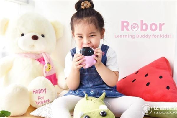 獨生子女太孤單?這個機器人能陪孩子學習一起玩