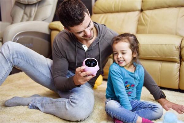 獨生子女太孤單?這個機器人能陪孩子學習一起玩