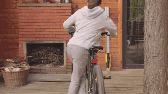 單車太占地兒？用這個(gè)存放，只需輪胎大的空間