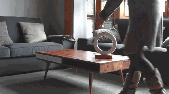 這個超大環形燈不僅能讓自拍美美噠還能當鬧鈴