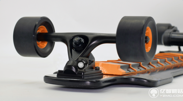 這電動滑板居然是竹子做的 最高時速38公里