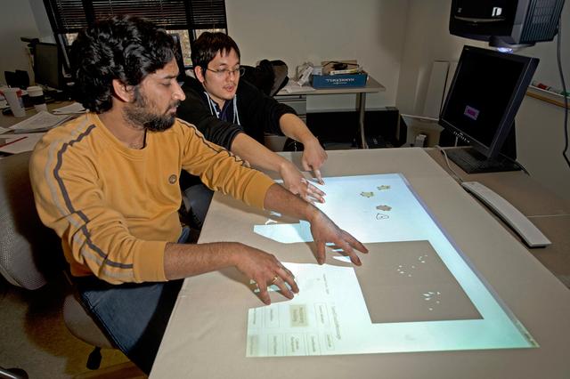 以后要什么顯示屏 微軟準(zhǔn)備玩“投影觸摸屏”