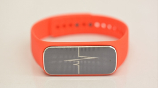 專(zhuān)為士兵設(shè)計(jì)的手環(huán) 對(duì)戰(zhàn)的時(shí)候戴著比較容易活