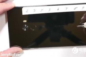 小米MIX暴力測(cè)試 用刀刮火烤