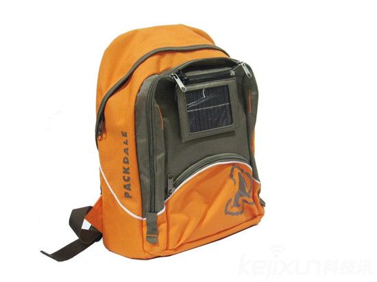 太陽能背包：讓你的旅途不再缺電！