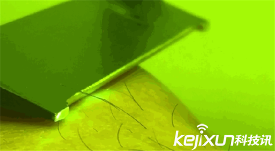 激光剃須刀： 無需換刀頭 每天享受干凈臉容