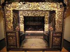 “天下第一床”驚現國內：滿眼望去全是黃金