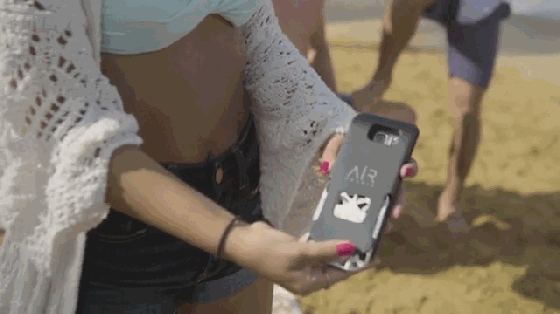 藏在手機(jī)殼里的飛行相機(jī) 自拍界的戰(zhàn)斗機(jī)