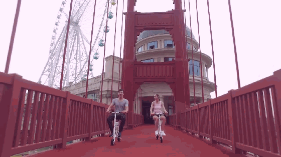 下了車照樣“飆”!一個背包就能裝下這款電動車